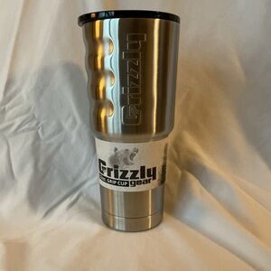 New In Box 32-oz Grizzly Stainless Steel Tumbler Grip Cup Gear
